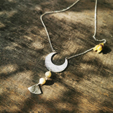 Load image into Gallery viewer, MOON pendant, mother-of-pearl