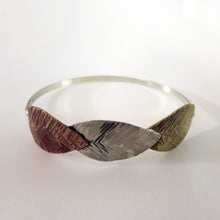 Load image into Gallery viewer, Easter Leaves Bangle i