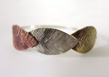 Load image into Gallery viewer, Easter Leaves Bangle i